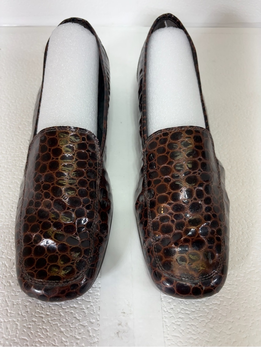 Bandolino Brown Croc-Embossed Loafers s292